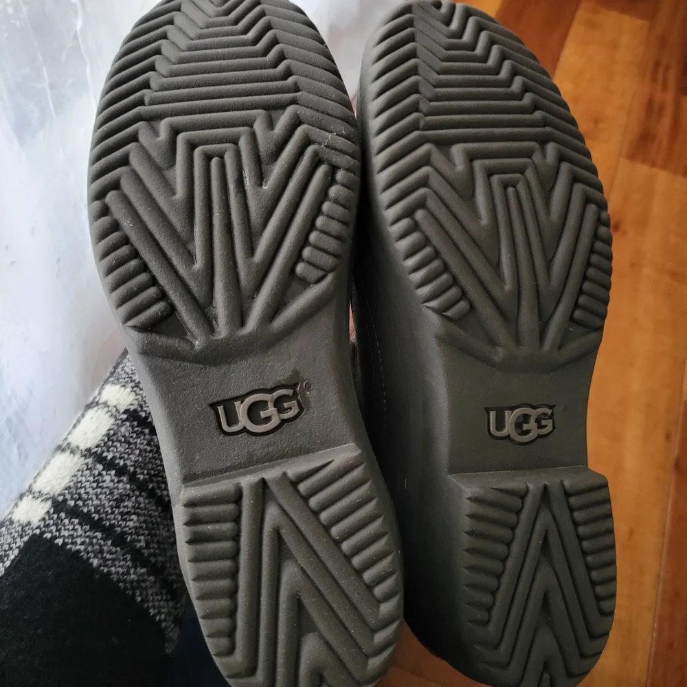 Women’s Ugg Elvia Waterproof Tall Lace up Charcoal Sheepskin Sherpa Boot Sz 6.5 - Picture 8 of 10